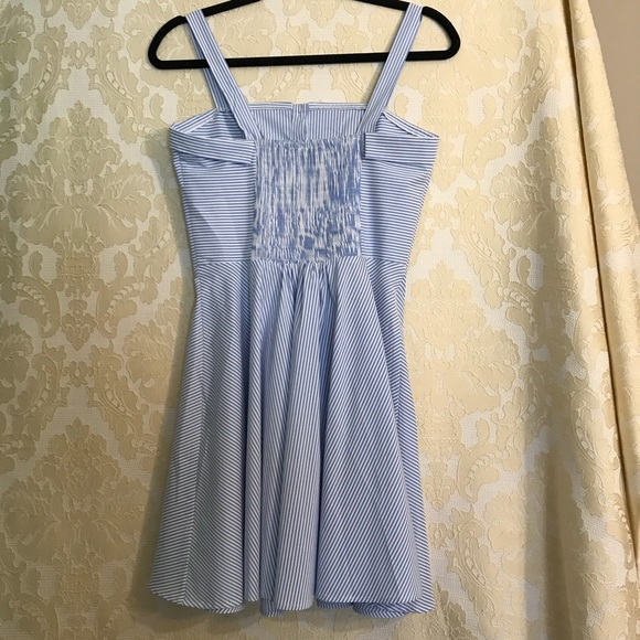 Pretty dress - new without tag - size medium - Picture 7 of 7